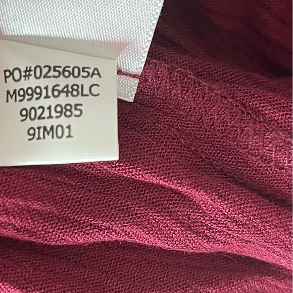 Women’s Liz Claiborne Tunic Style Burgandy Embroidered Top. Size Medium. - Picture 11 of 12